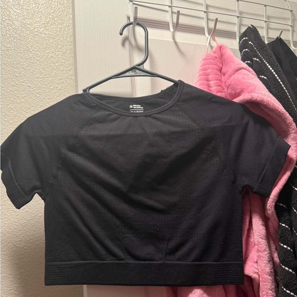 Black Cropped Gym Top